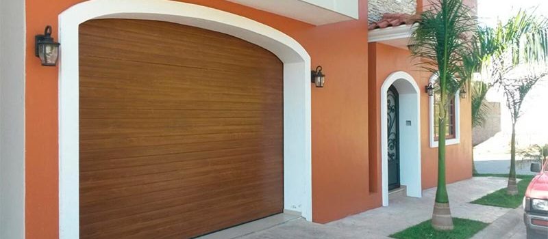 Agreguen personalidad a sus puertas de garaje con herrajes decorativos